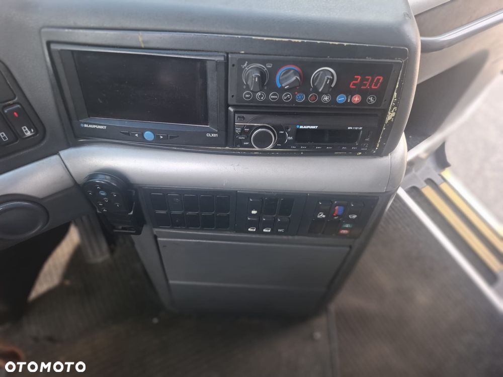 MAN LION'S COACH - 30