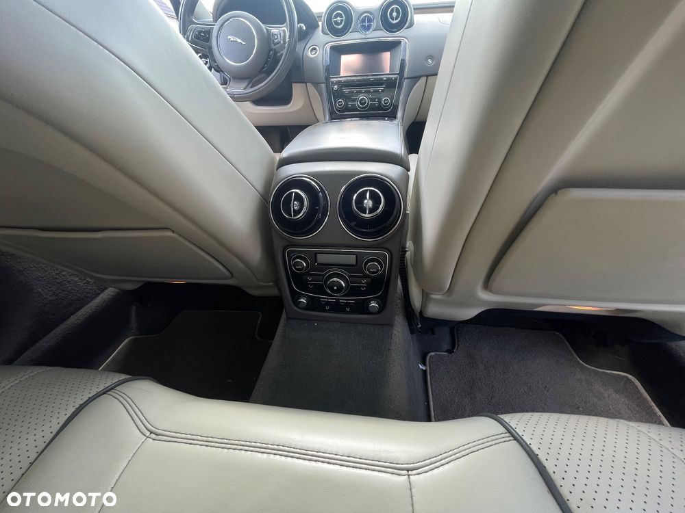 Jaguar XJ 3.0 D V6 Portfolio - 14