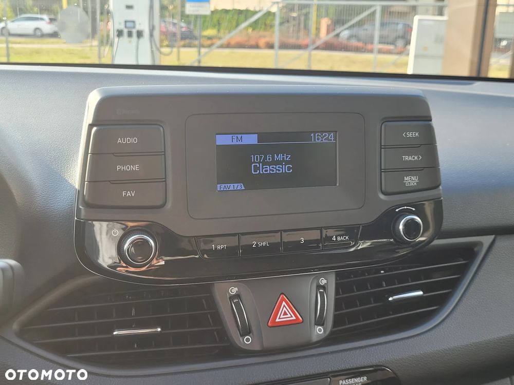 Hyundai i30 1.5 DPI Classic + - 25