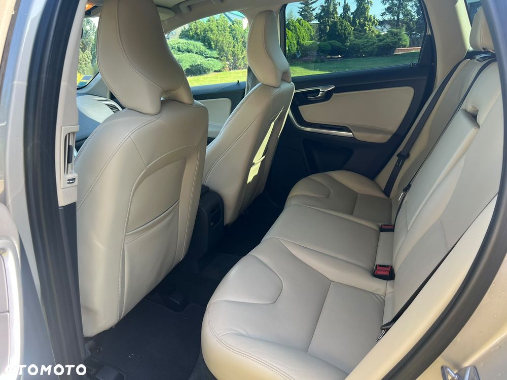 Volvo XC 60 D4 Geartronic Summum - 15