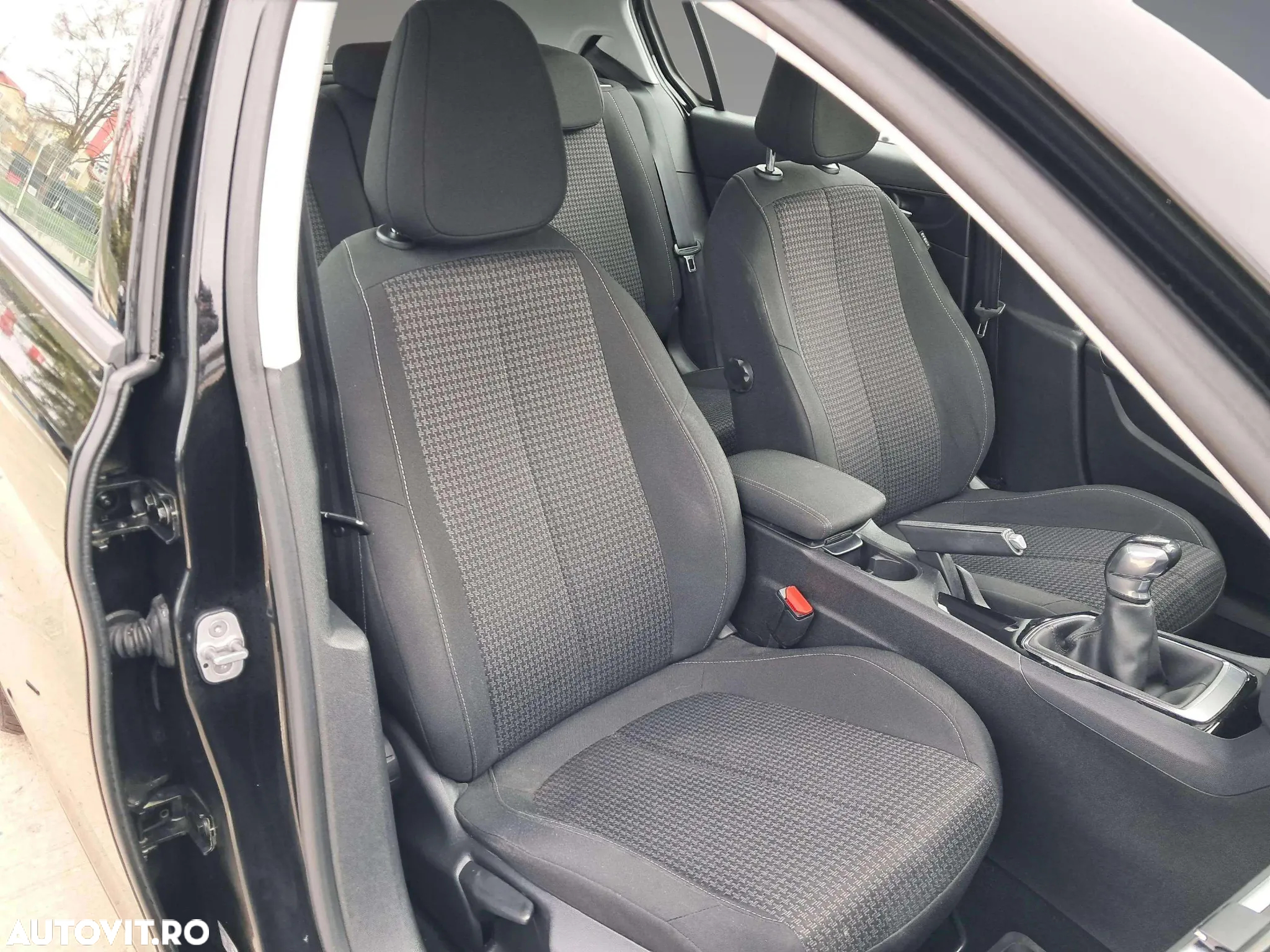 Peugeot 308 1.2 L PureTech Turbo Active - 14