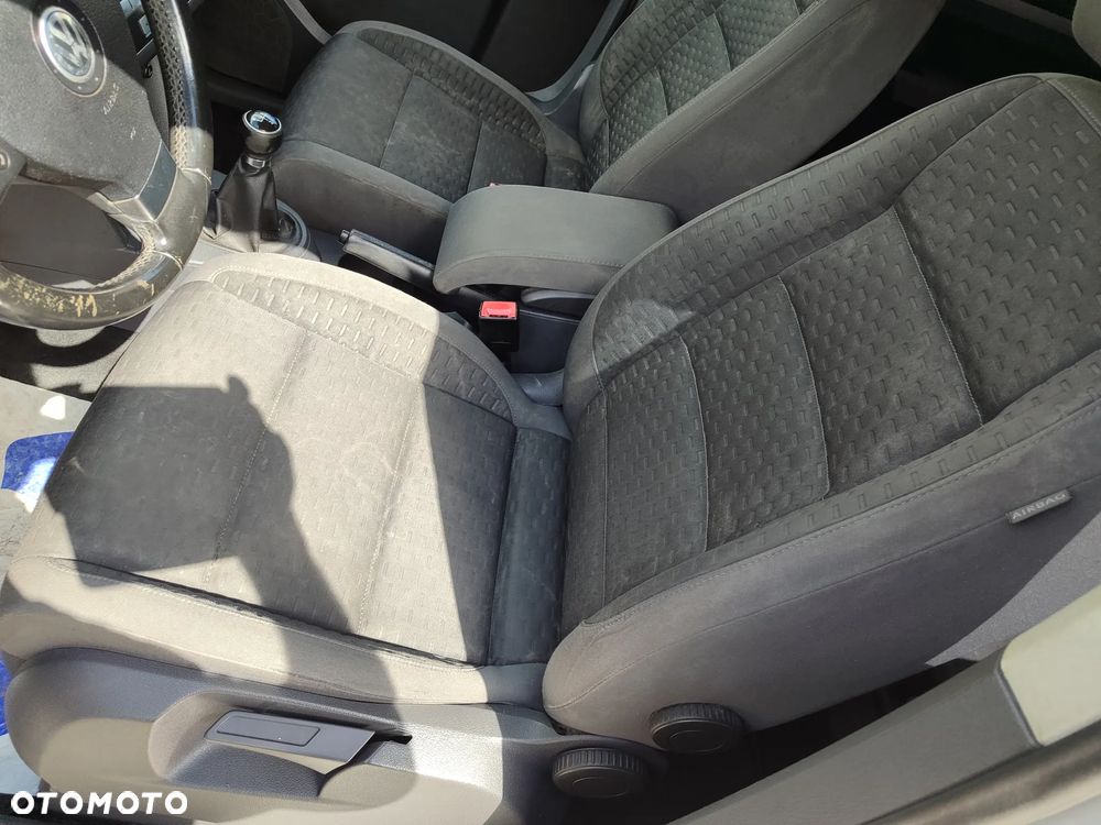 Volkswagen Touran - 25