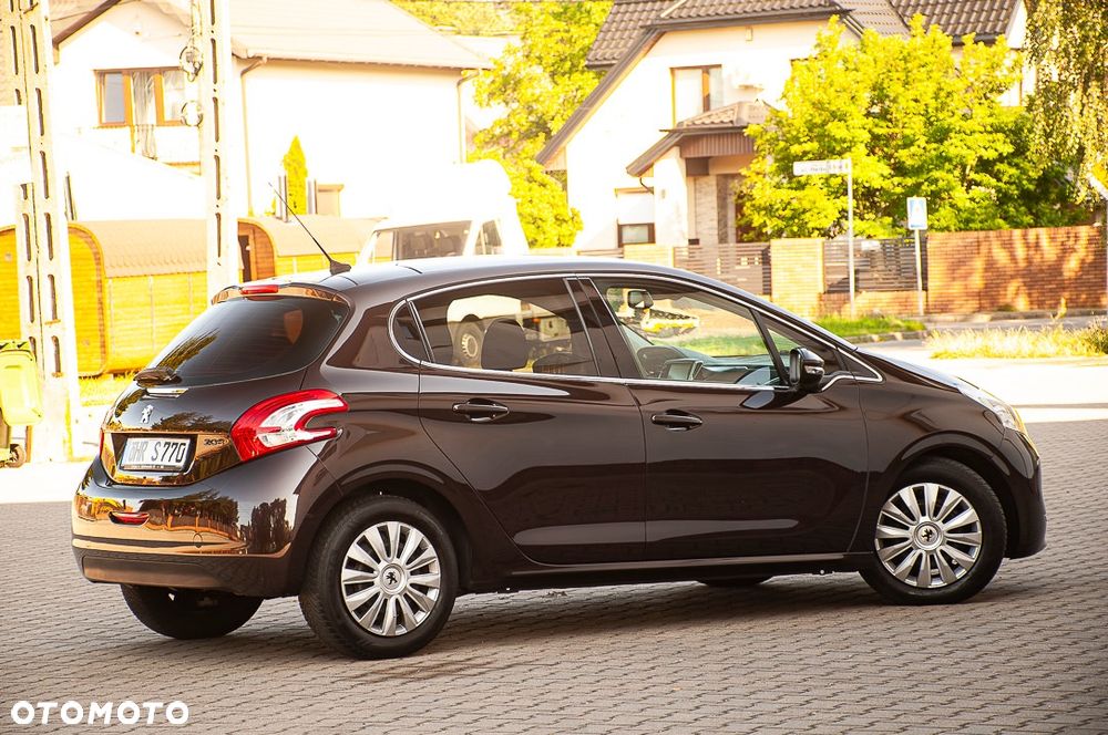 Peugeot 208 120 VTI Intuitive - 11