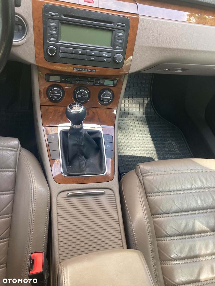Volkswagen Passat 2.0 FSI Highline - 3