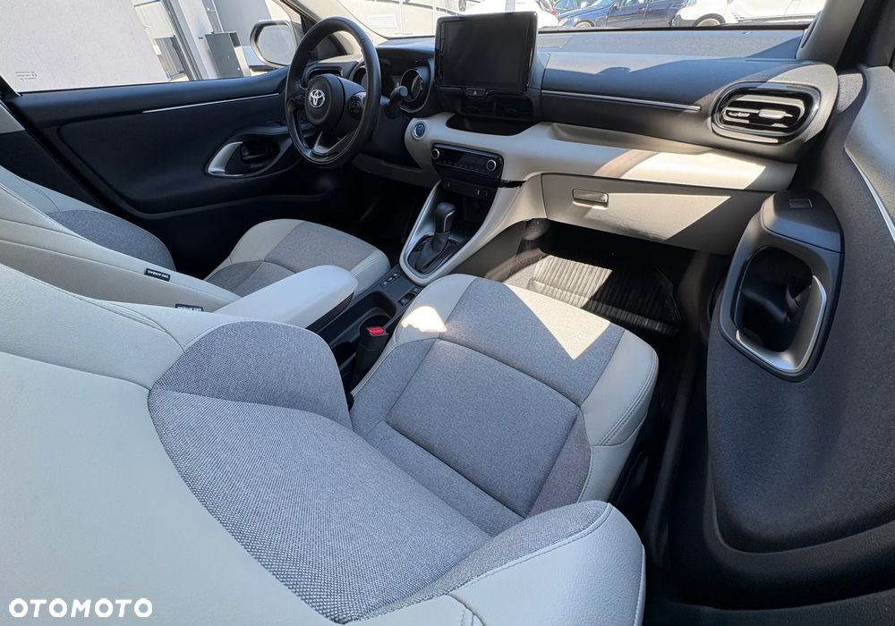 Toyota Yaris Hybrid 1.5 Selection Style - 11