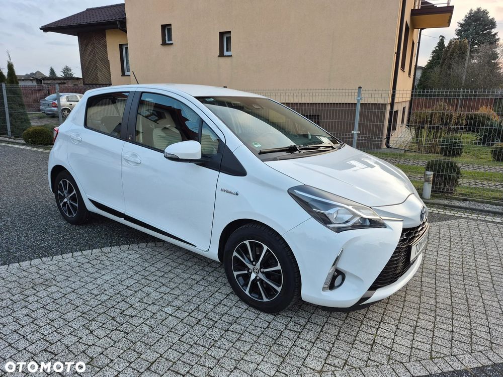 Toyota Yaris Hybrid 100 Business Edition - 4
