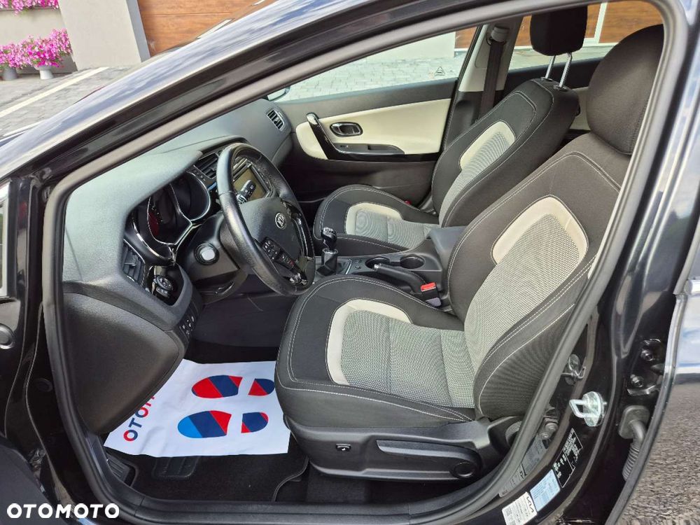 Kia Ceed - 16