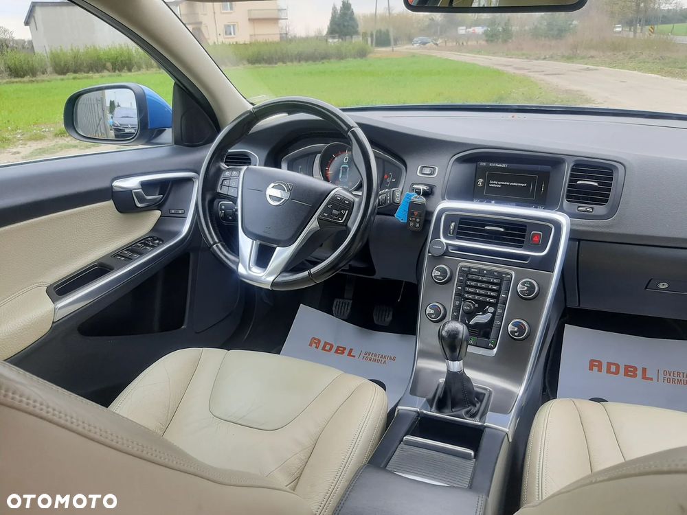 Volvo V60 D4 Business Edition - 27