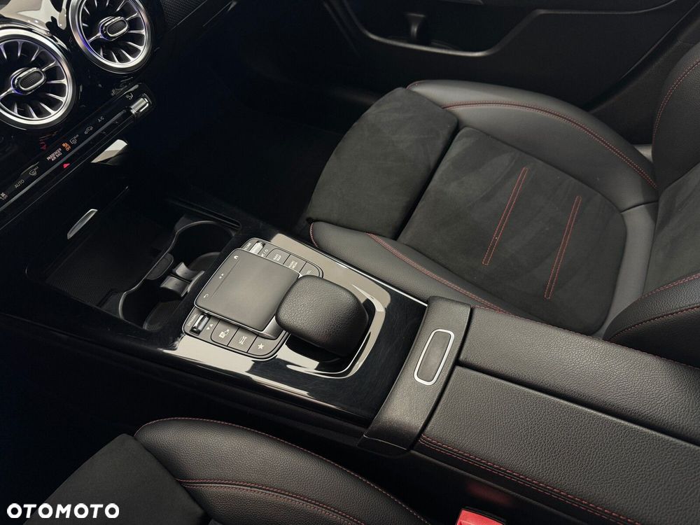 Mercedes-Benz CLA - 25