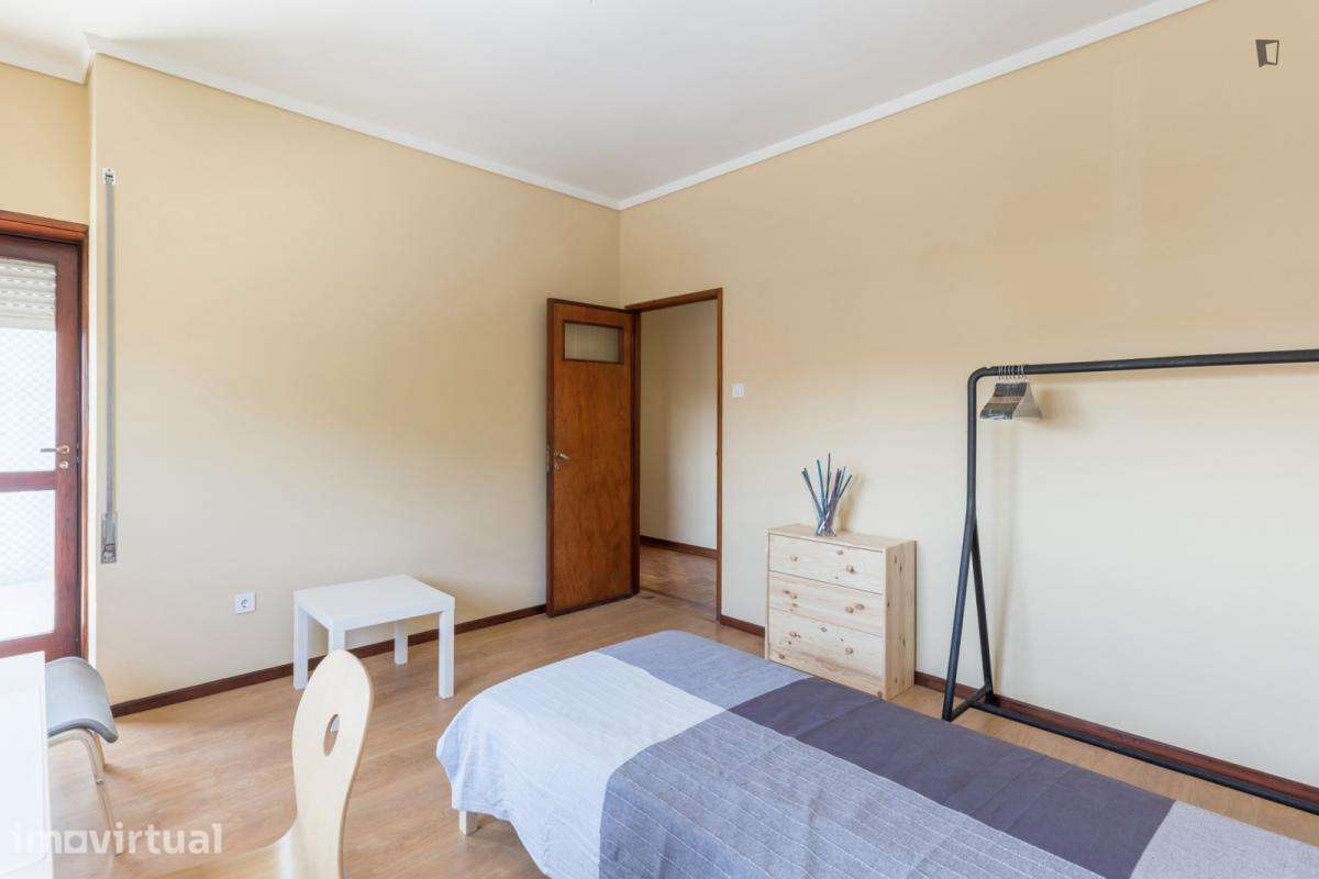 Quarto - localizado em São Mamede de Infesta Porto - Grande imagem: 2/15