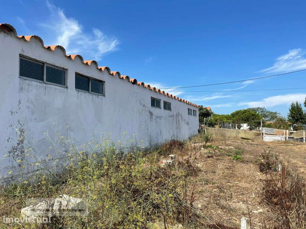 Terreno para construção de 2 fogos, com um armazem de 120 m2, em Za... - Grande imagem: 2/17
