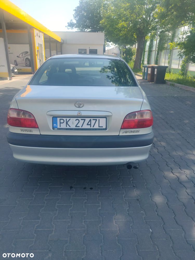Toyota Avensis - 4