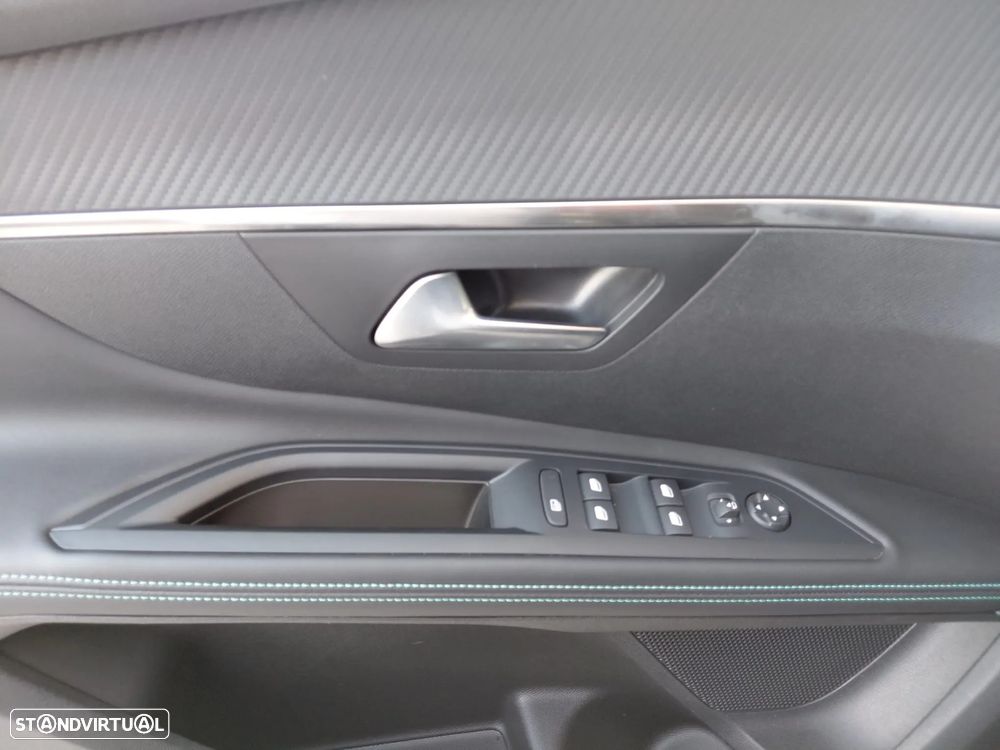 Peugeot 5008 1.2 PureTech Allure Pack EAT8 - 18