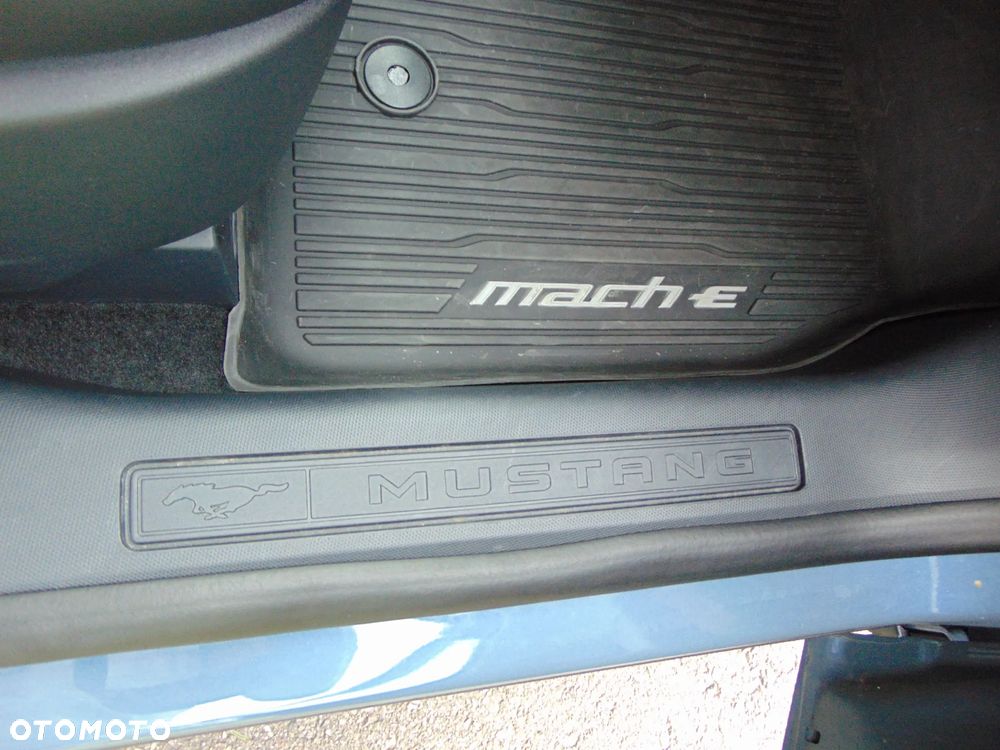 Ford Mustang Mach-E - 16