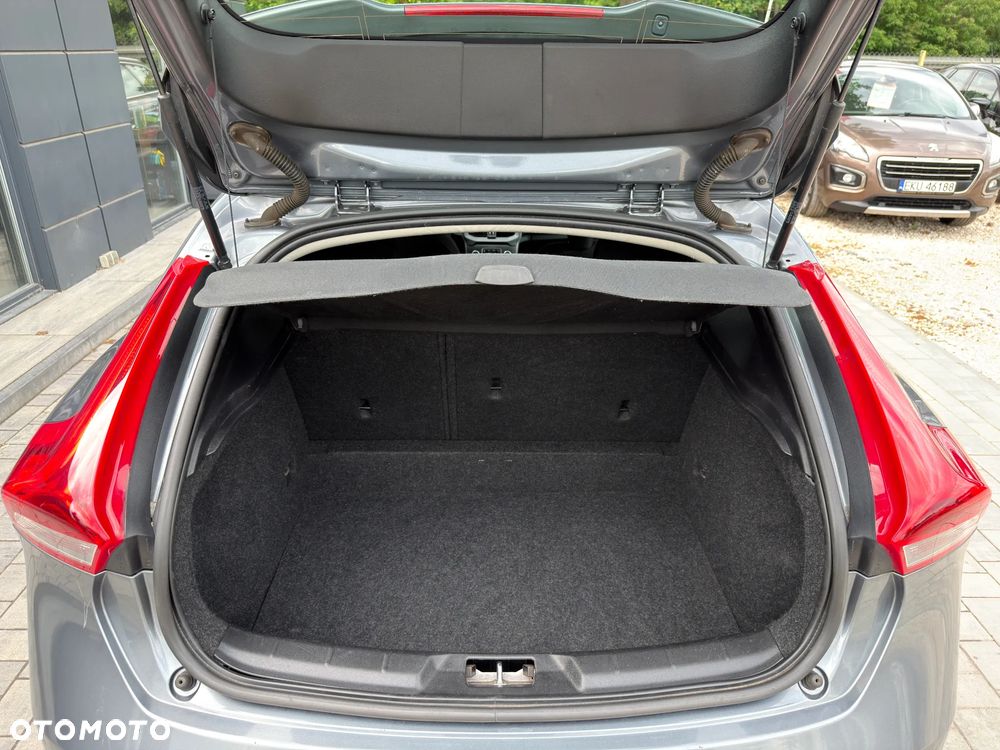 Volvo V40 D2 R-Design Momentum - 26
