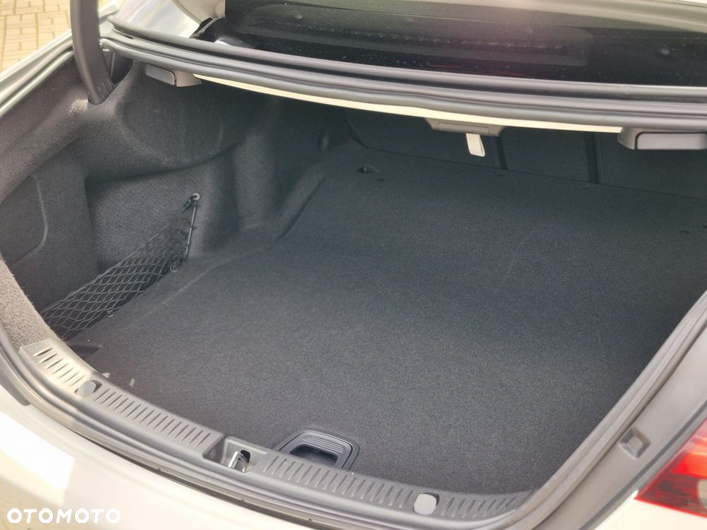 Mercedes-Benz Klasa E 220 d 4-Matic 9G-TRONIC - 33