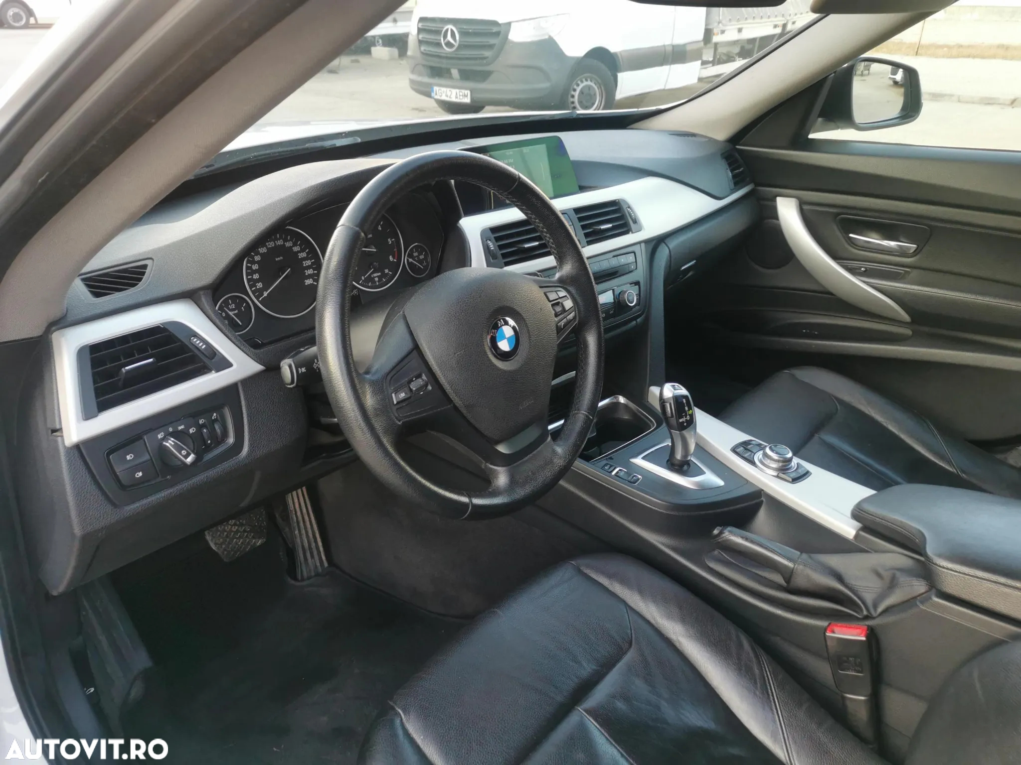 BMW Seria 3 318d Aut. - 16