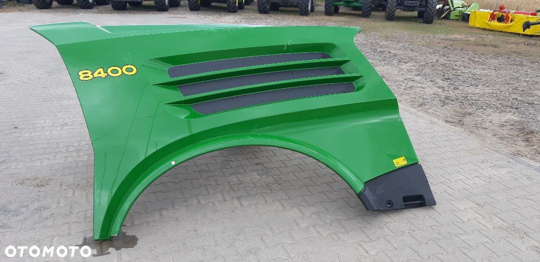Osłona boczna lewa pokrywa drzwi do Sieczkarni John Deere 8200 8300 8400 - 1