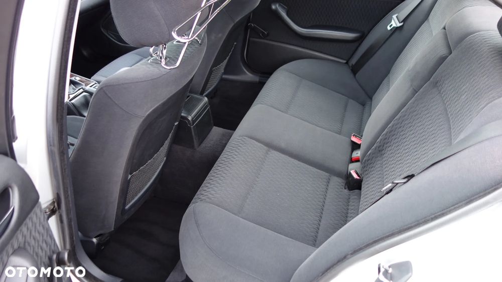 BMW Seria 3 320i - 13