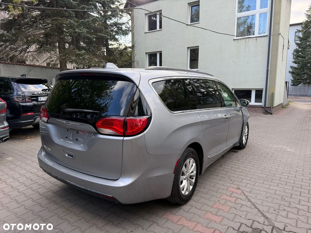 Chrysler Pacifica - 3