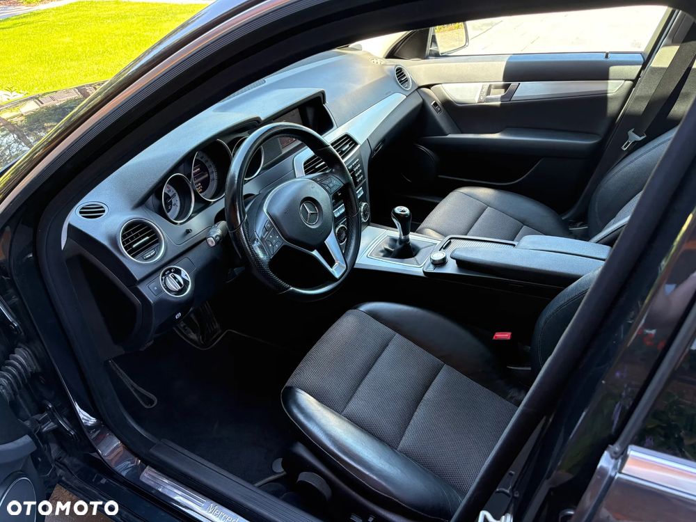 Mercedes-Benz Klasa C 180 Avantgarde Edition - 18