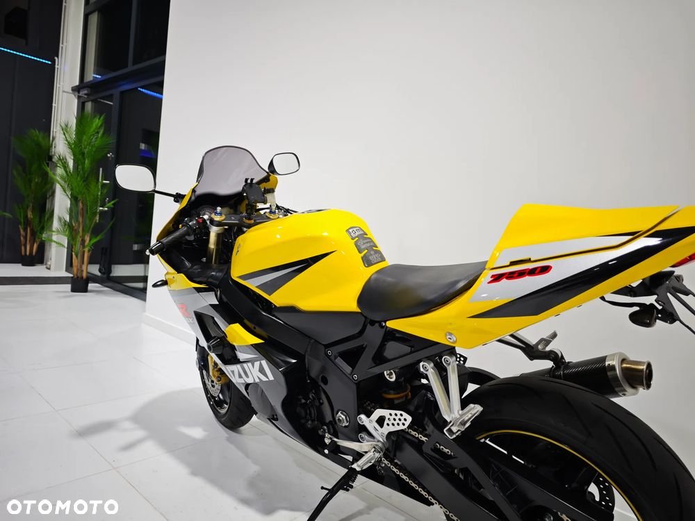 Suzuki GSX-R - 19
