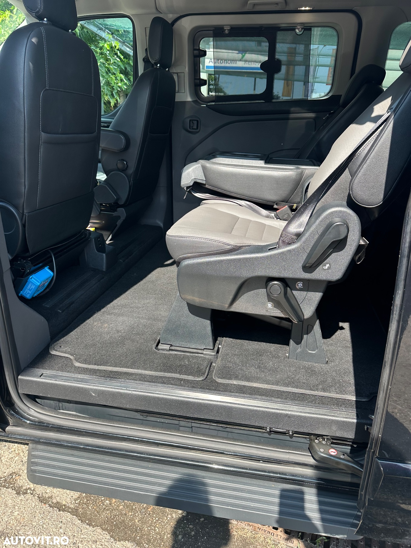 Ford Tourneo Custom Bus 320 2.0 EcoBlue 170 CP L2H1 Titanium Aut. - 22