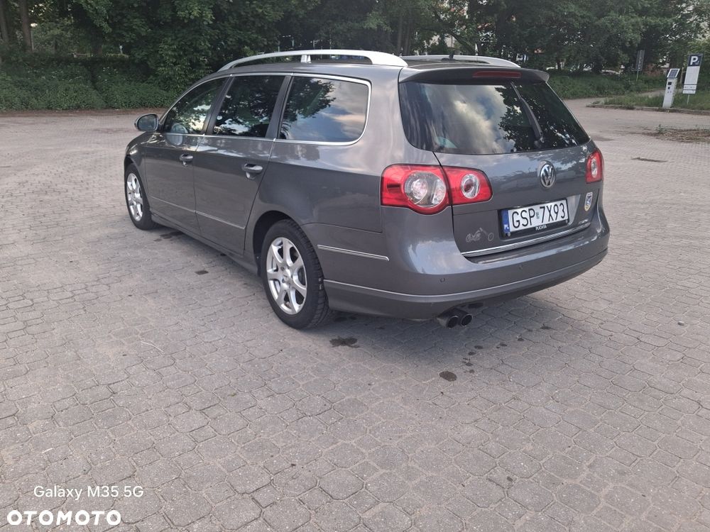 Volkswagen Passat - 1