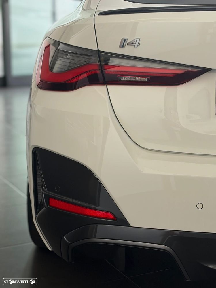 BMW i4 eDrive40 Pack Desportivo M Pro - 19
