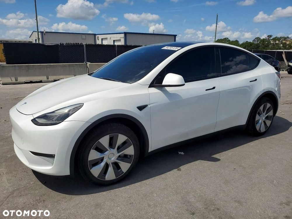 Tesla Model Y - 1