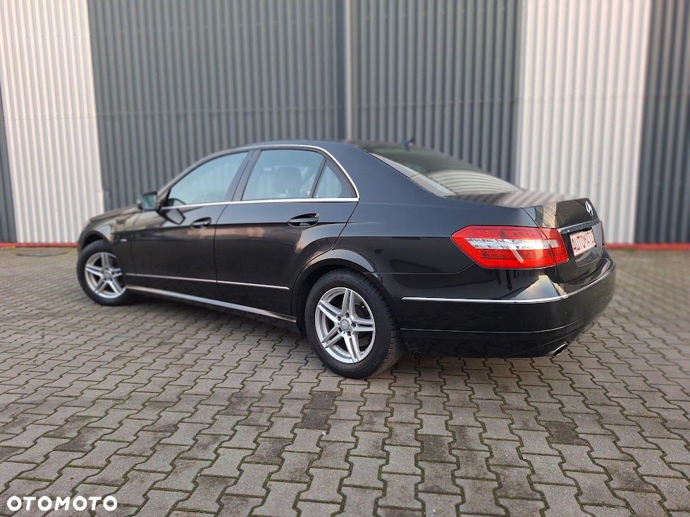 Mercedes-Benz Klasa E 200 CGI BlueEFFICIENCY 7G-TRONIC Avantgarde - 13
