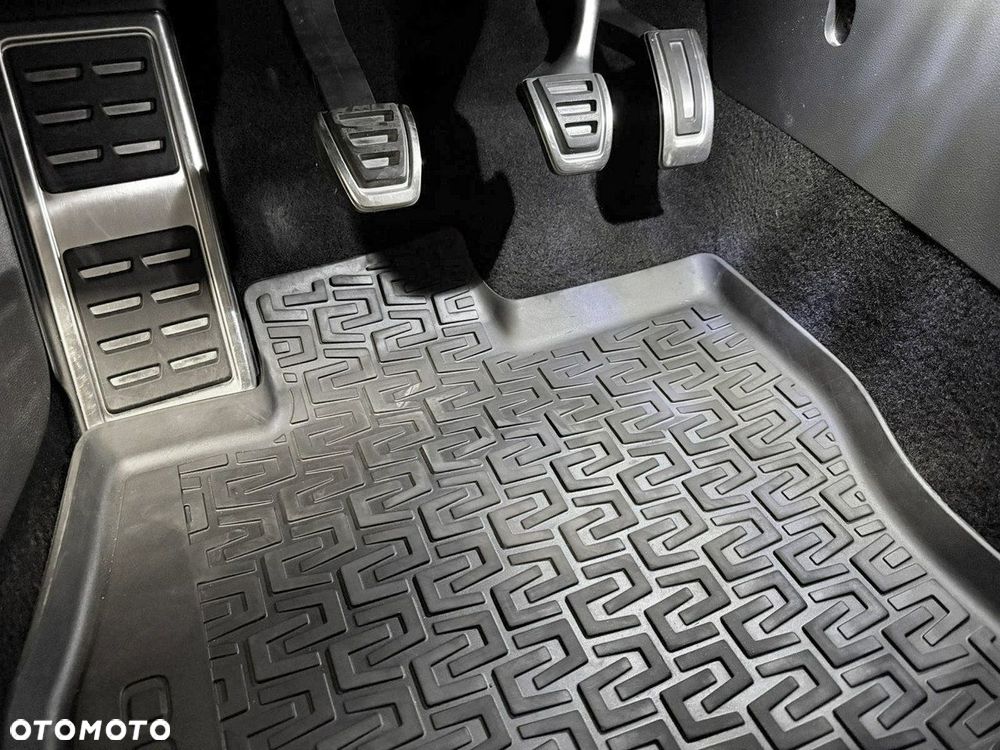 Skoda Octavia 2.0 TSI RS - 23