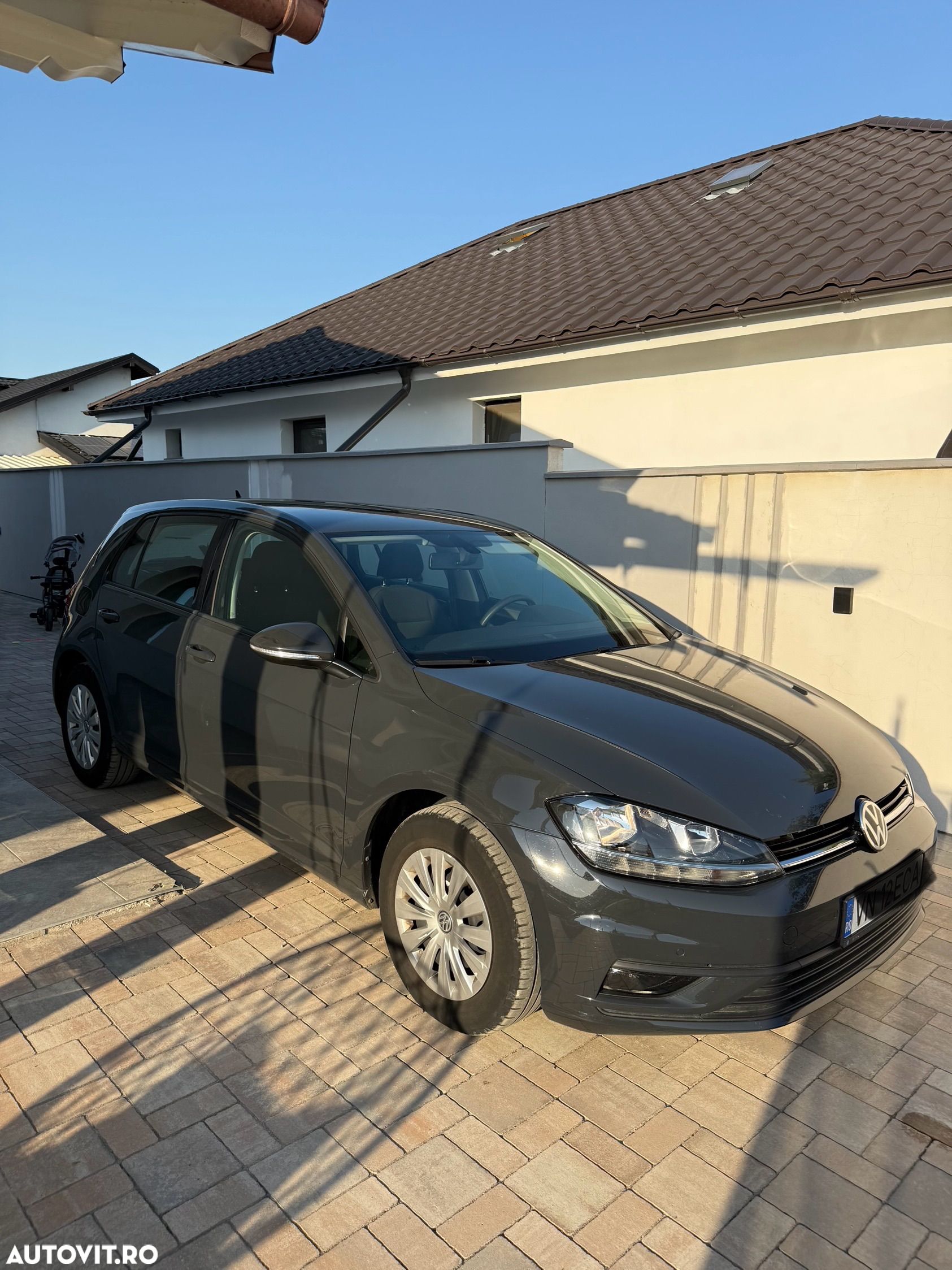 Volkswagen Golf 1.6 TDI Highline - 1
