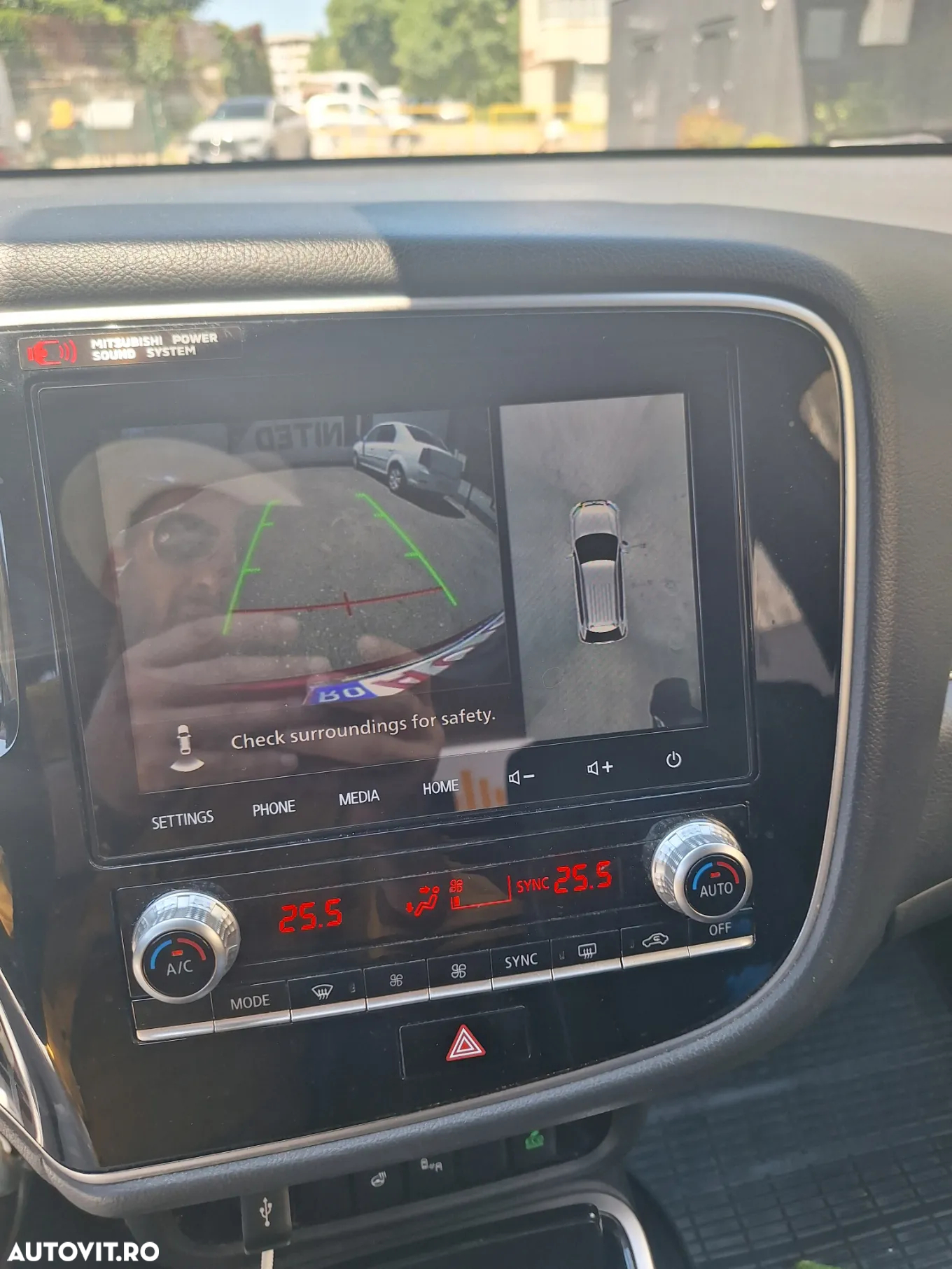 Mitsubishi Outlander 2.4 4WD Plug-In Hybrid Top - 16
