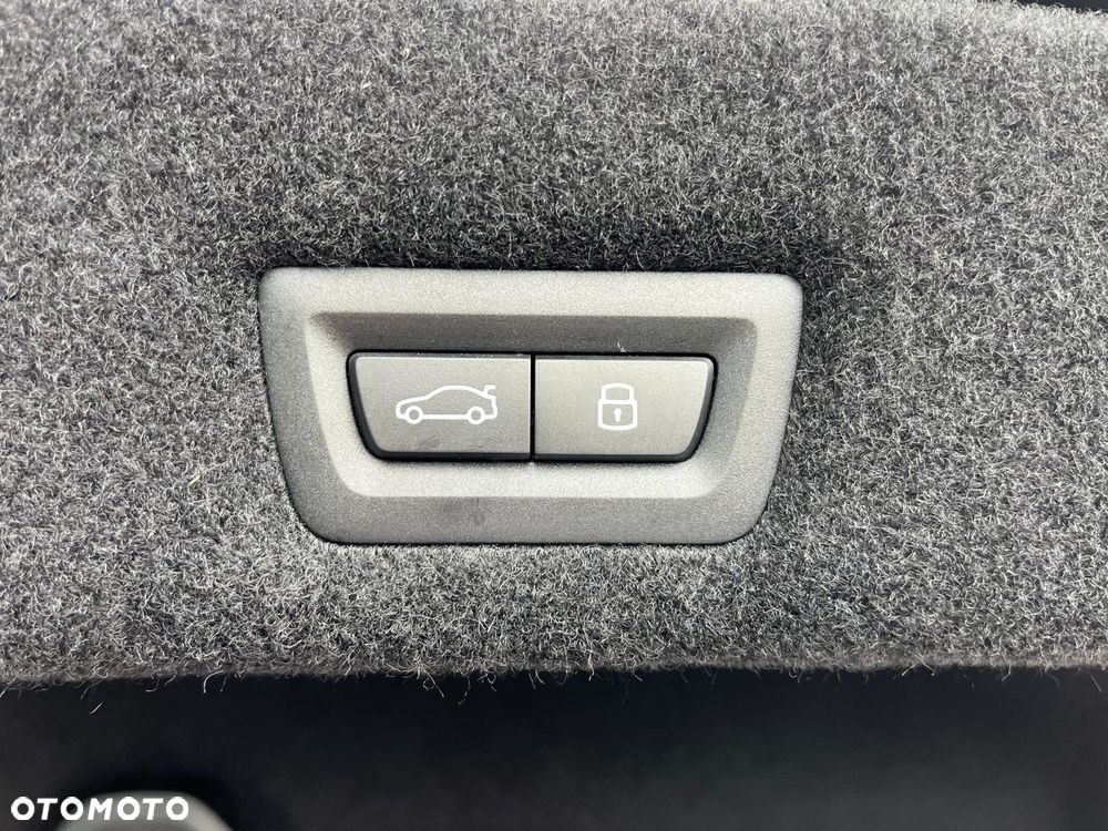 BMW Seria 7 750e PHEV xDrive M Sport sport - 27