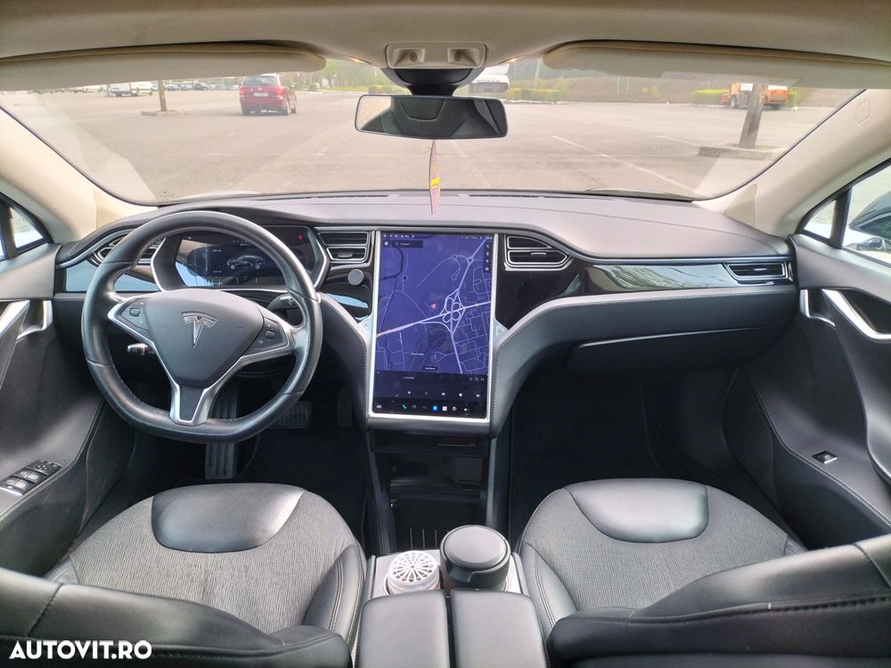 Tesla Model S - 10