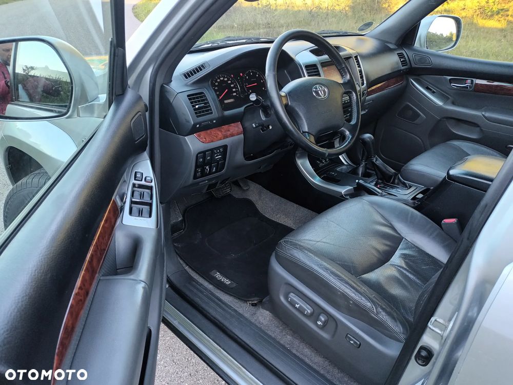 Toyota Land Cruiser - 22