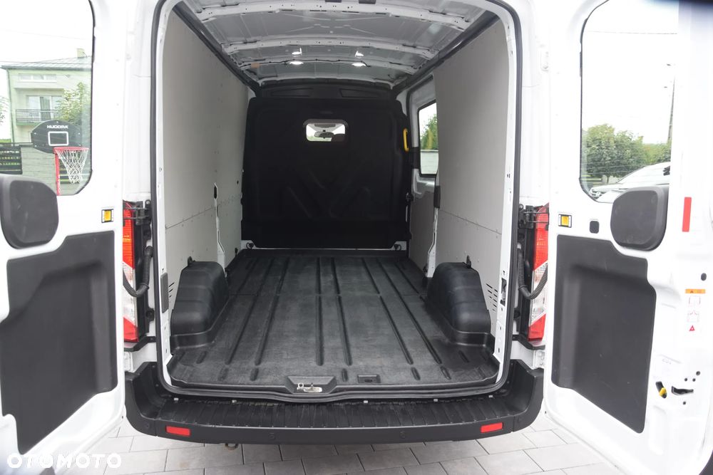 Ford Transit - 12