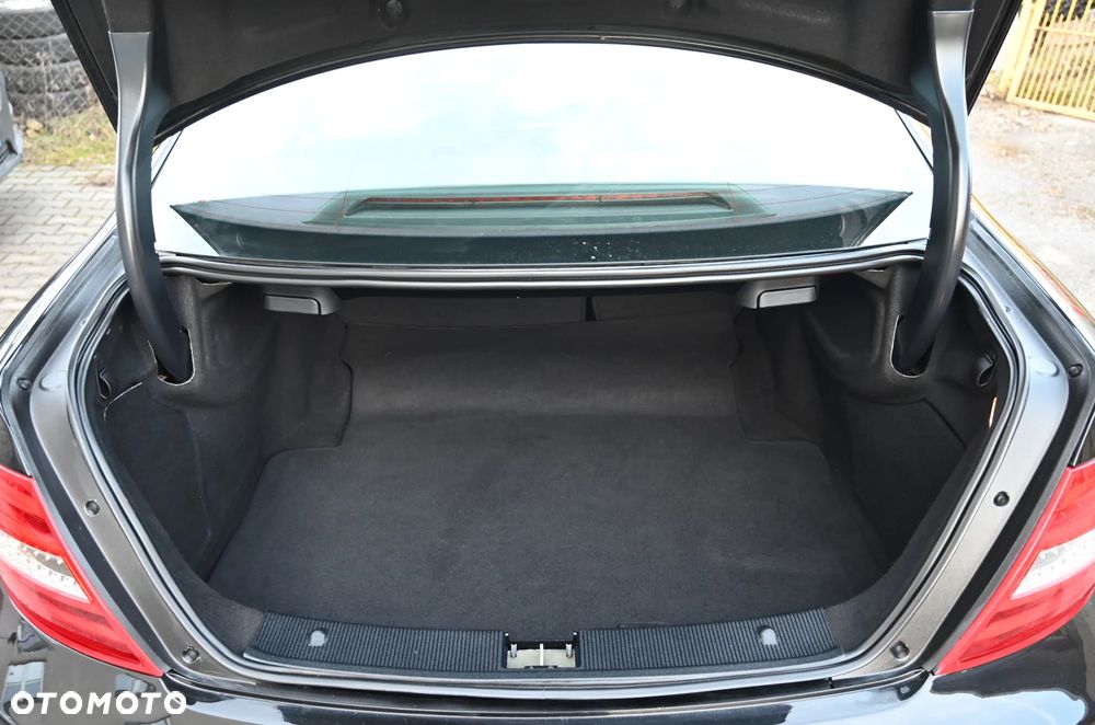 Mercedes-Benz Klasa C 350 7G-TRONIC Edition - 30