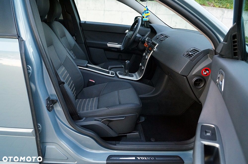 Volvo V50 D5 Momentum - 24