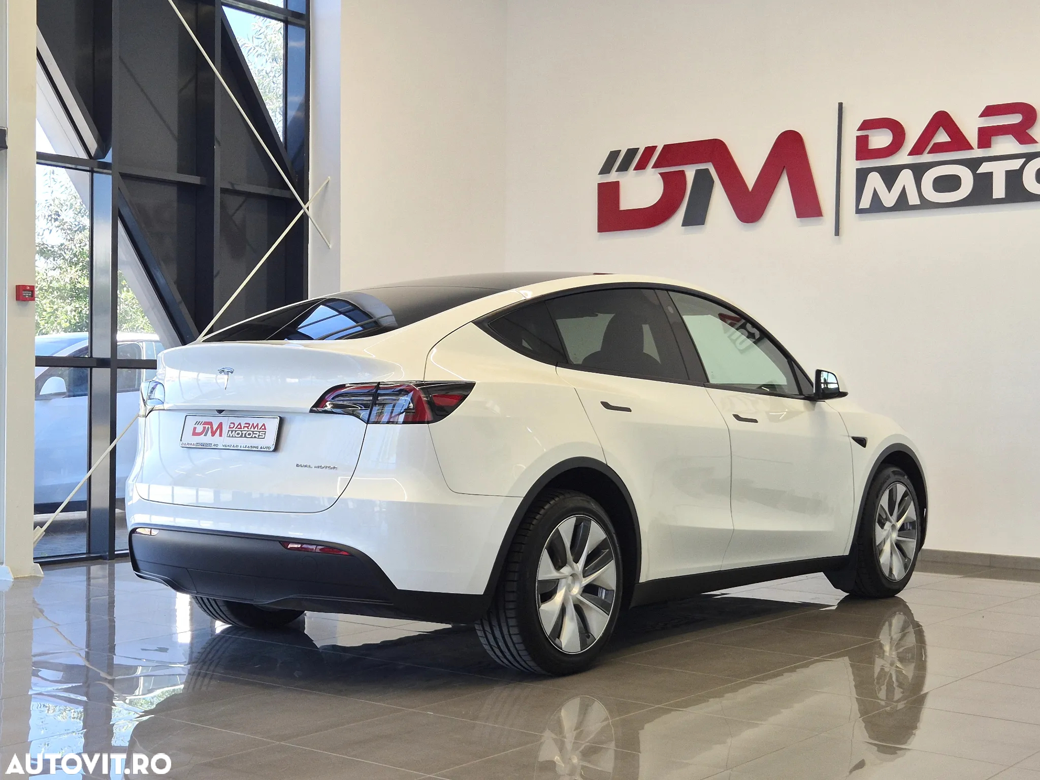 Tesla Model Y Long Range Dual Motor AWD - 7