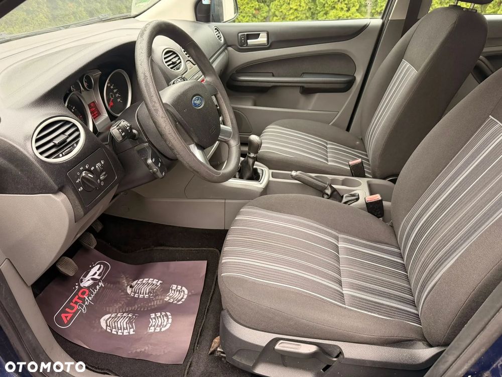 Ford Focus 1.6 16V Style+ - 20