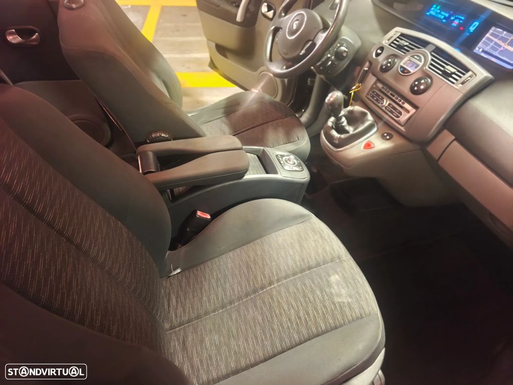Renault Grand Scénic 1.5 dCi Dynamique S 7L. - 32