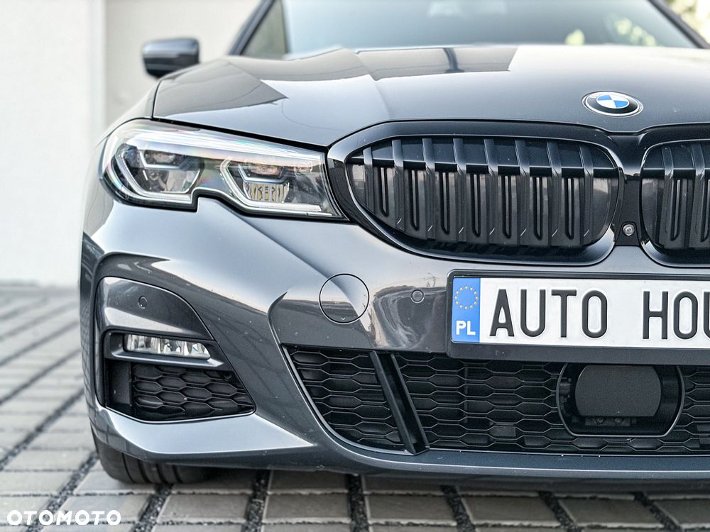 BMW Seria 3 330e M Sport - 12