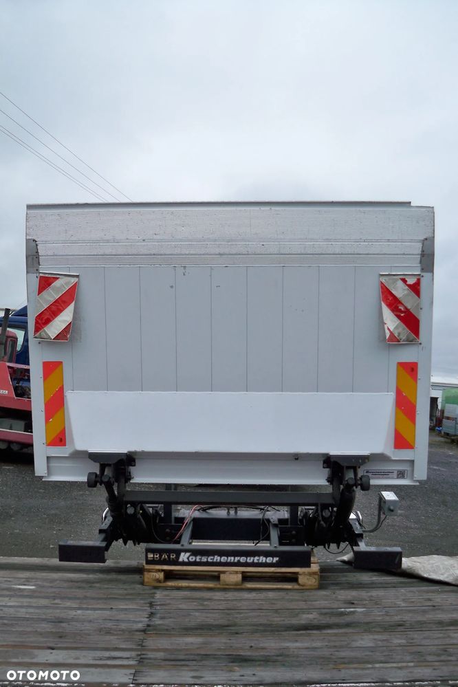 Montaż windy załadowczej - 3