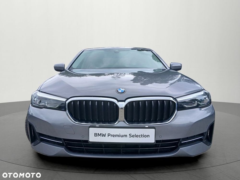 BMW Seria 5 540d xDrive mHEV - 4