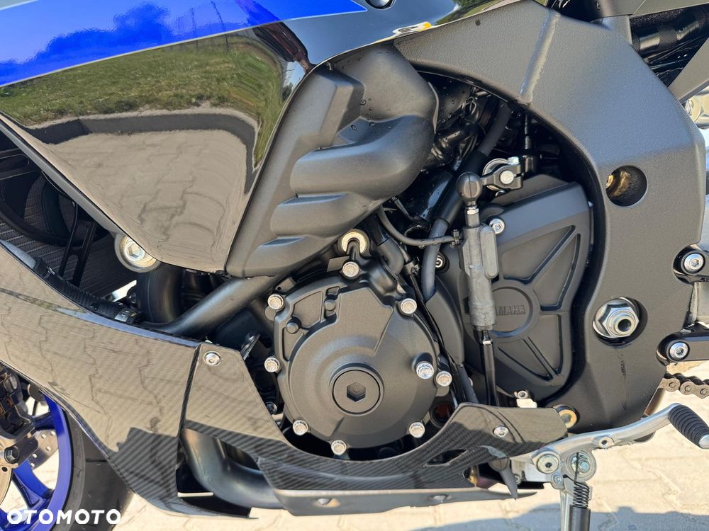 Yamaha R1 - 14