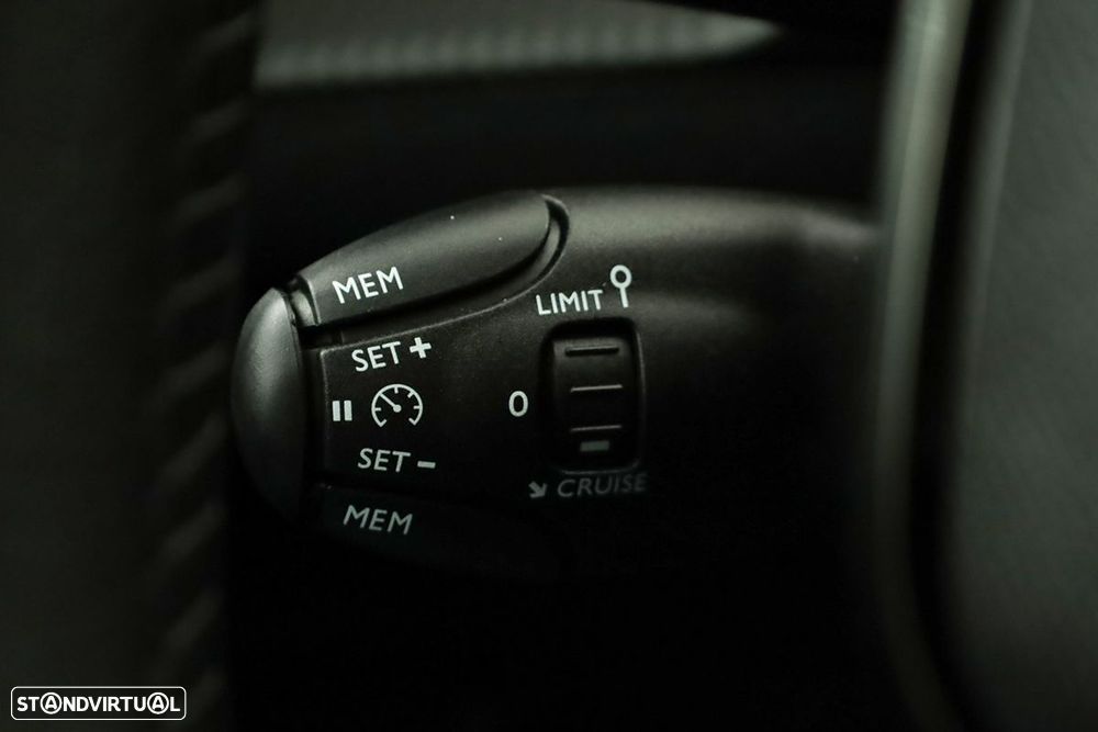 Peugeot 2008 1.2 Allure - 17