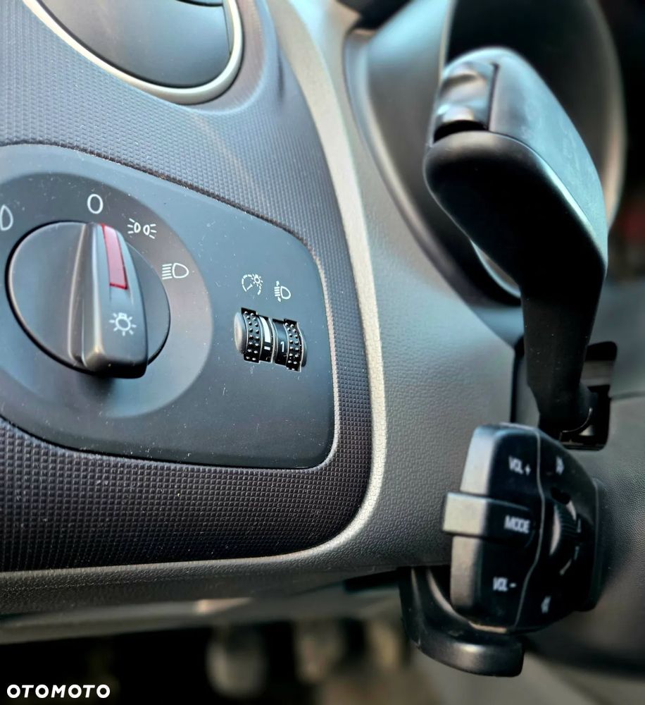 Seat Ibiza 1.2 12V Reference Salsa - 12