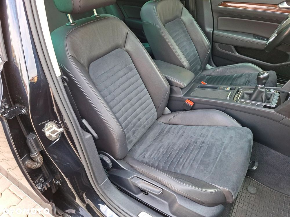 Volkswagen Passat 2.0 TDI (BlueMotion Technology) Highline - 24